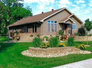 1312 N 6th St, Groton, SD 57445