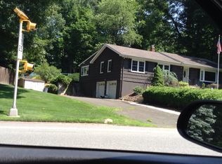 596 Wyckoff Ave, Mahwah, NJ 07430