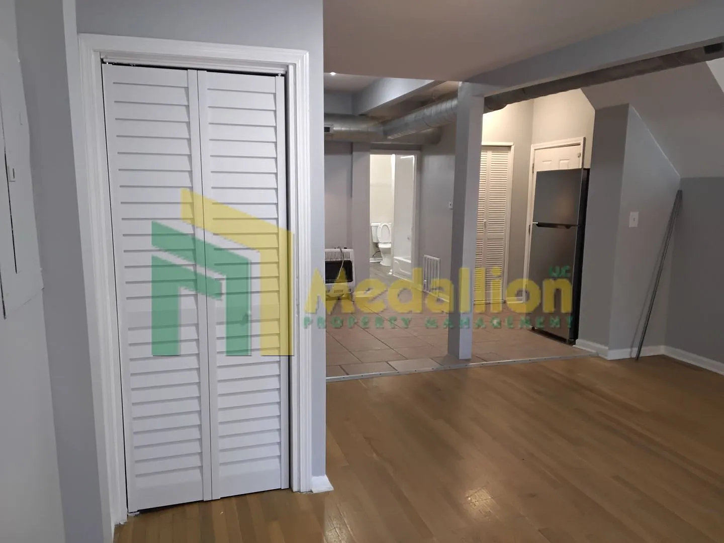 Updated 2-Bedroom Loft-Style Unit in Wicker Park — Photo 4