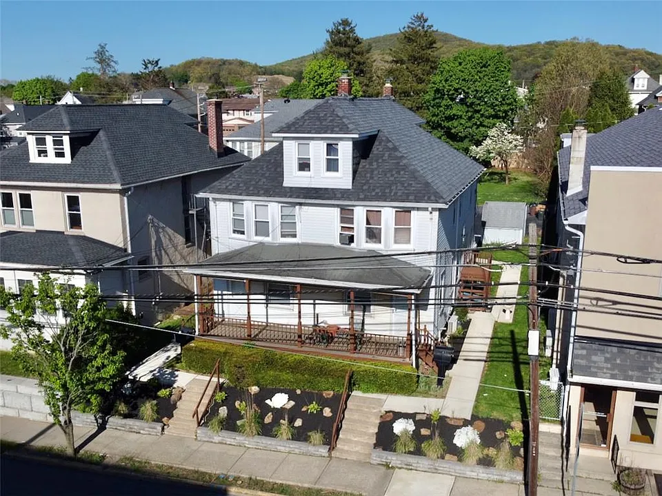1083 Main St #2