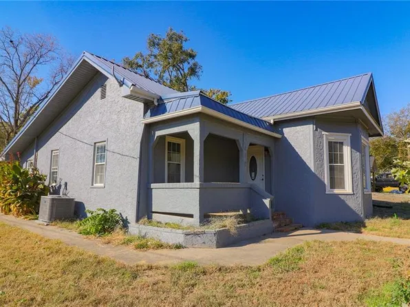 610 S Vine St, Holden, MO 64040
