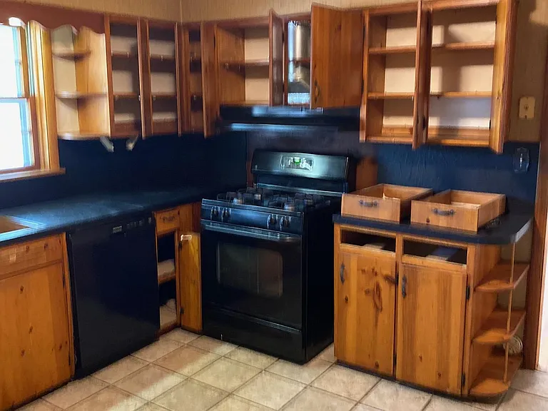 305 Walnut Ln — Photo 7