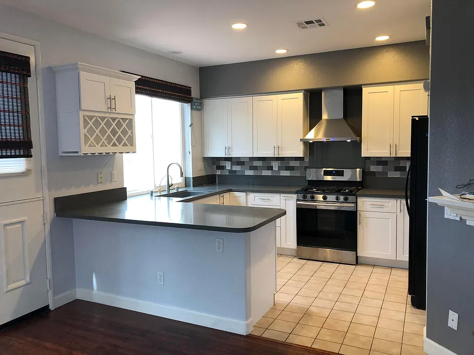 12244 Pepper Tree Ln