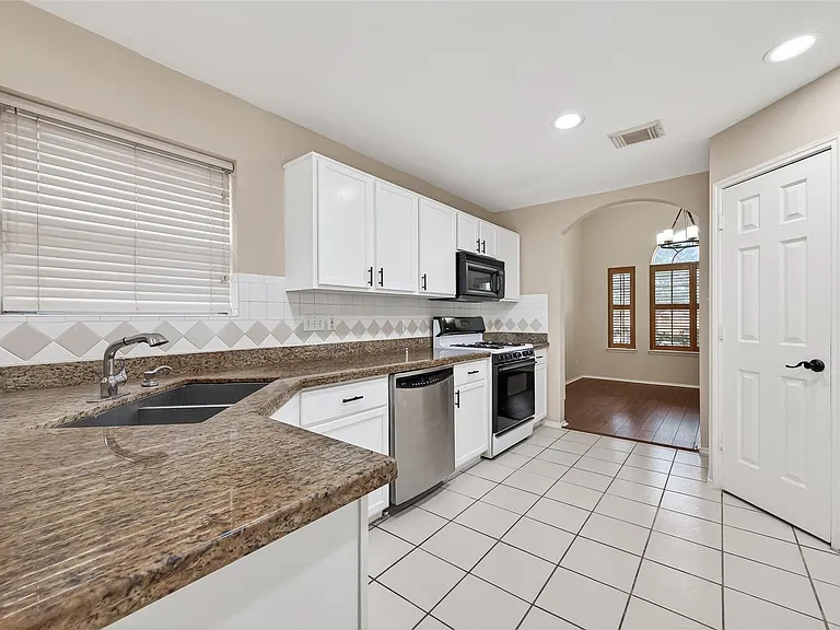 23035 Canal Rd — Photo 23