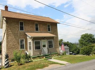 906 Chestnut St, Gap, PA 17527