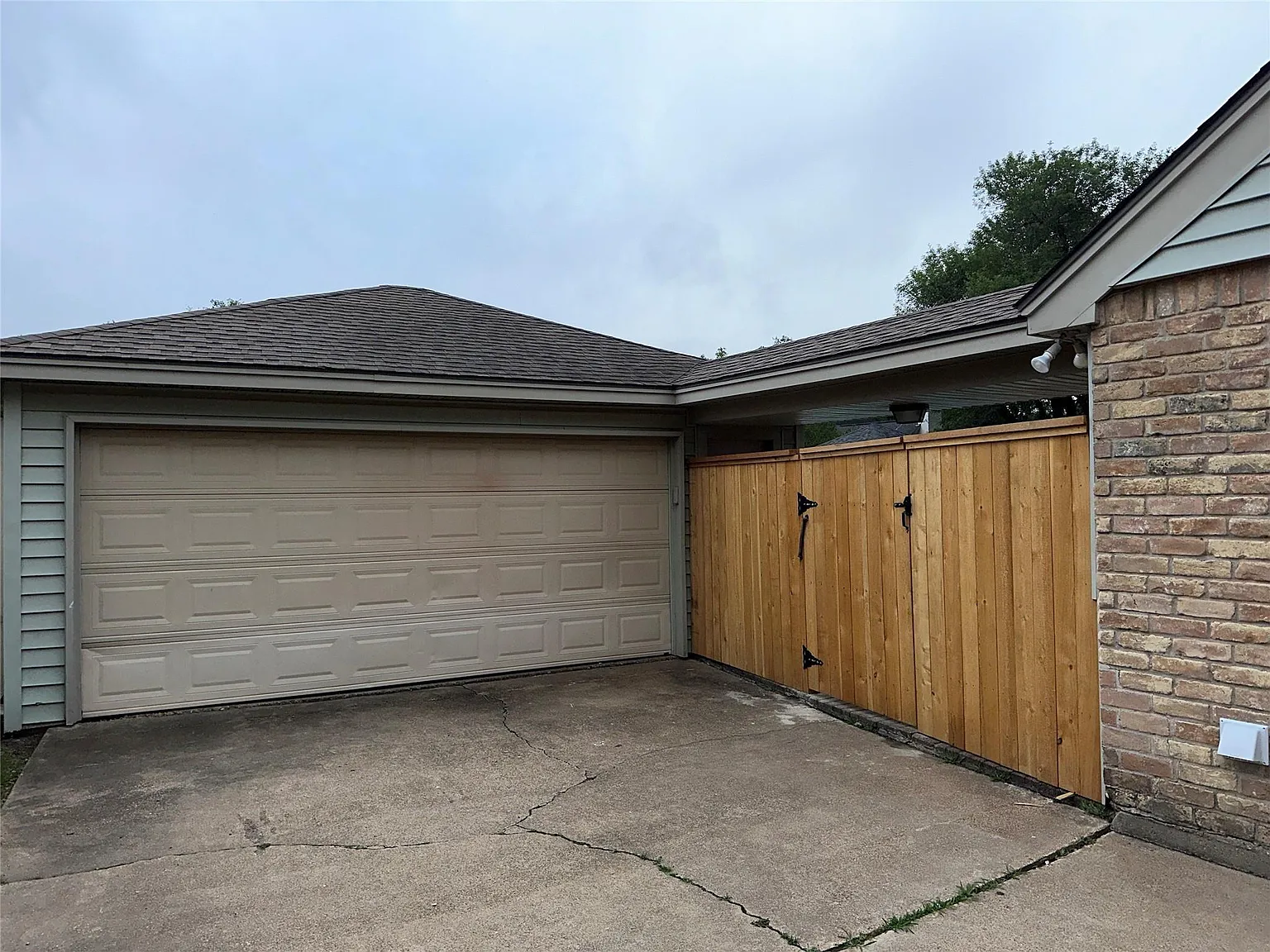 4 bed, 2.0 bath, 2203 sqft, $2,500 — Photo 4
