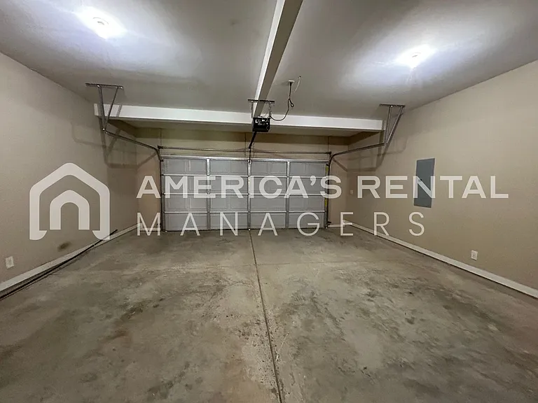 300 Oakwell Cir — Photo 13