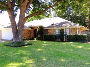 205 Montreal Dr, Hurst, TX 76054