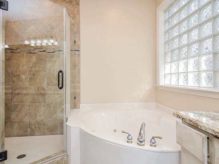 5835 Stratford Gardens Dr — Photo 17