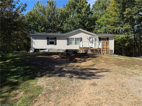 110 Painted Fox Trl, Mount Airy, NC 27030