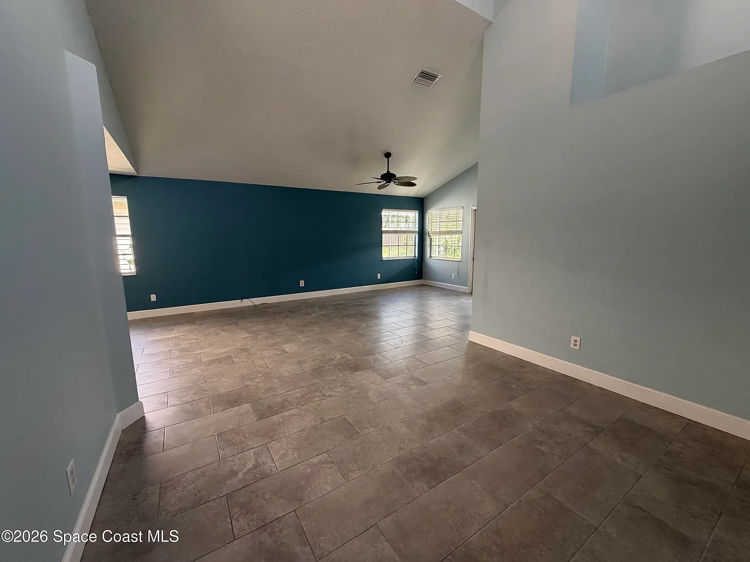 3 bed, 2.5 bath, 1991 sqft, $3,000 — Photo 2