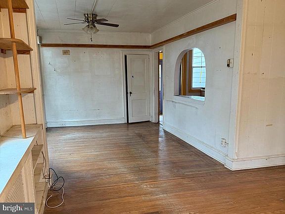 4th image of 819 Elkins Ave