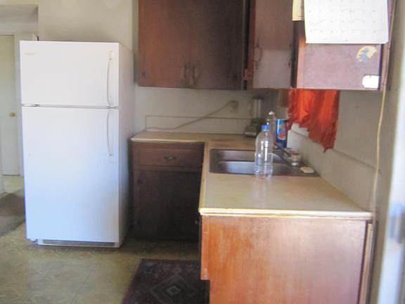 5th image of 915 E Lee St