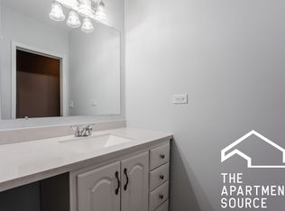 1133 W Madison St APT 3R, Chicago, IL 60607