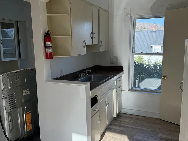 270 S Main St #3 — Photo 7
