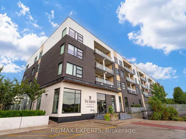 555 William Graham Dr #121, Aurora, ON L4G 3H9