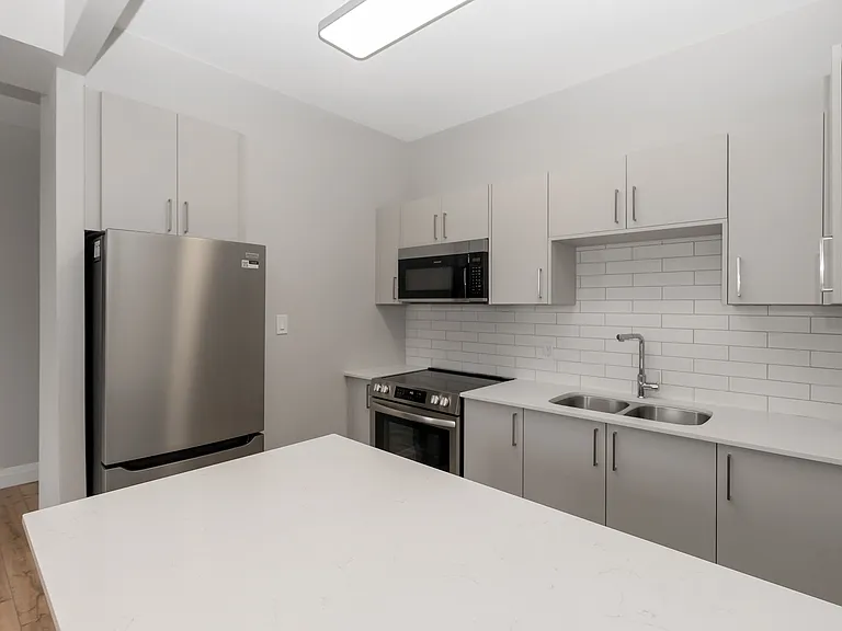 523 Bay St #14 — Photo 7