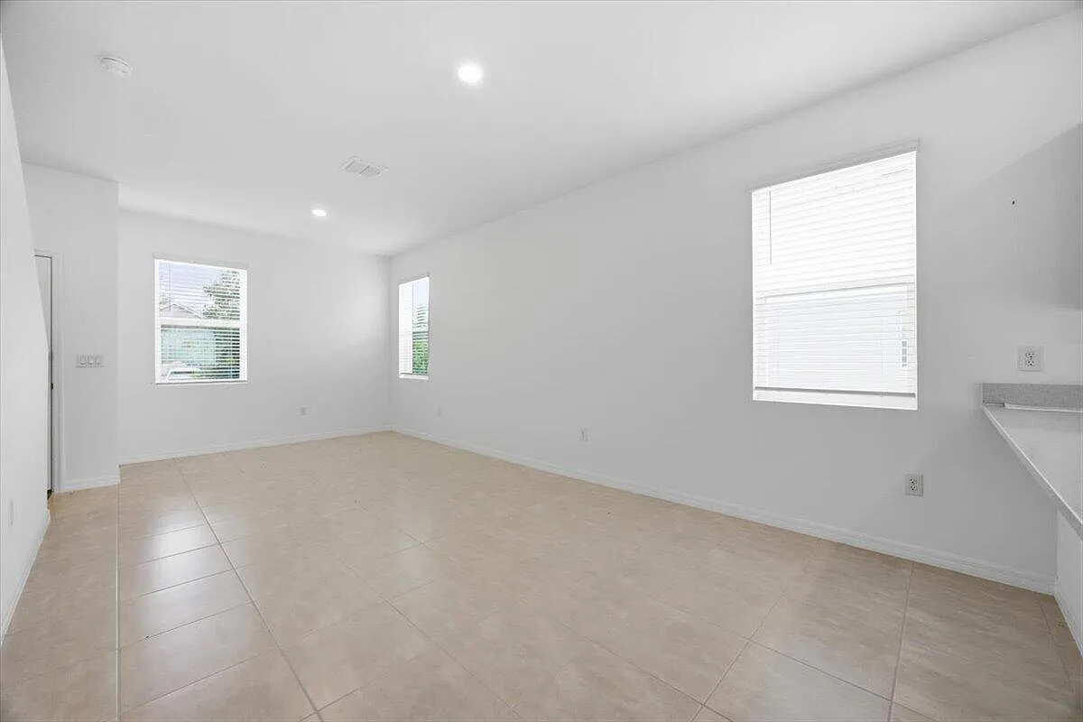 2 bed, 2.5 bath, 1205 sqft, $1,700 — Photo 3