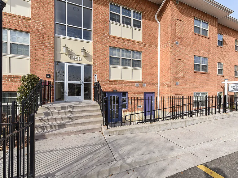 Jasper Place — Photo 14