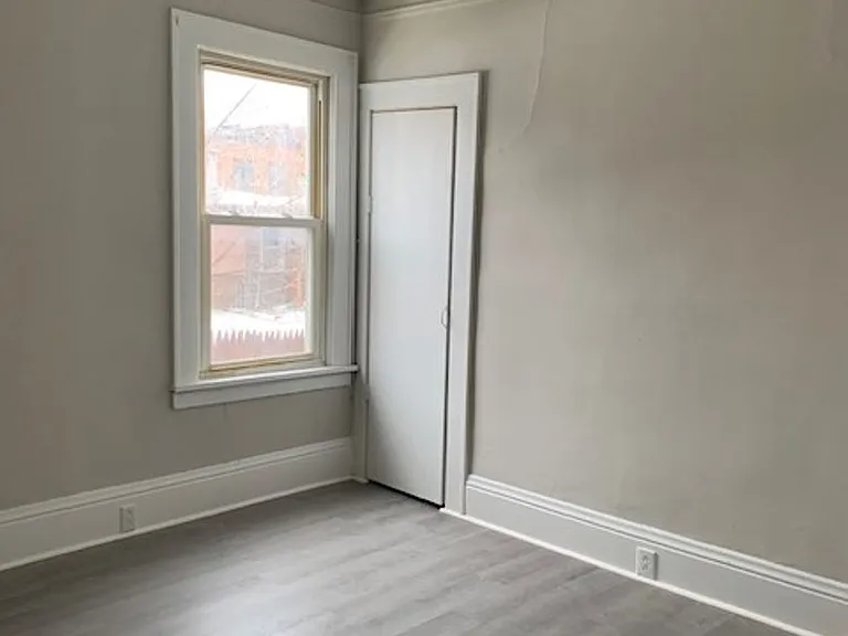 121 S Court St — Photo 6