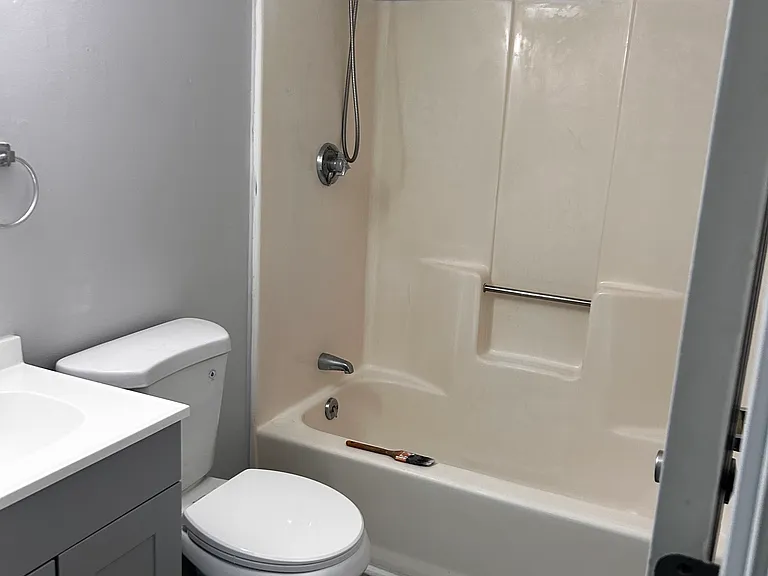 10 Nestor St #8 — Photo 7