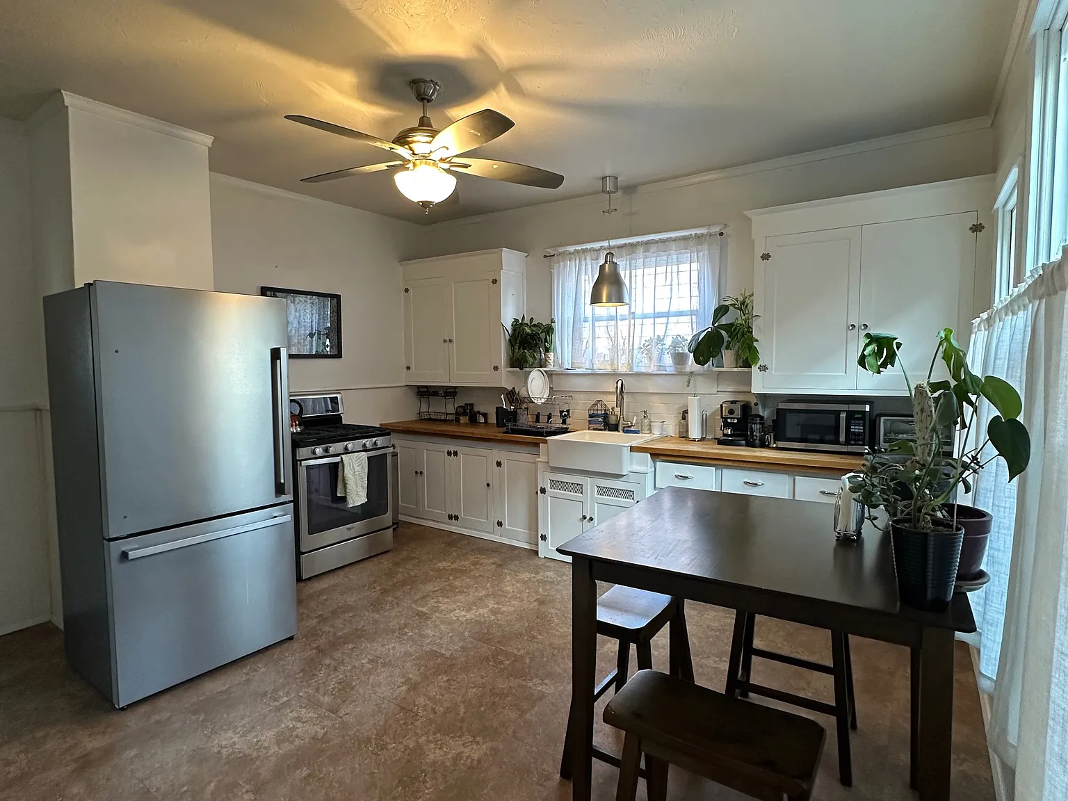 3 bed, 1400 sqft, $2,895 — Photo 2