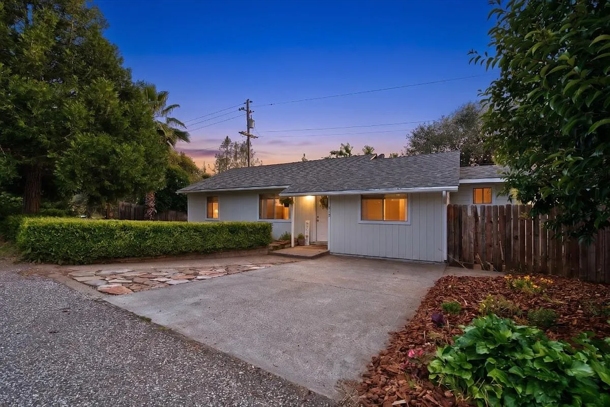 3 bed, 1080 sqft, $2,500 — Photo 1