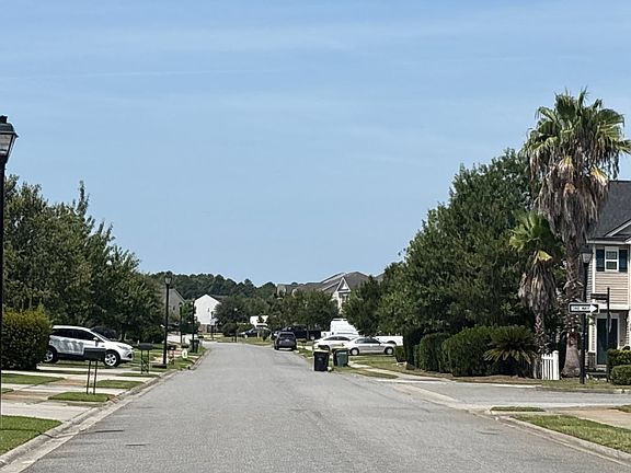 5th image of 182 Lakepointe Dr