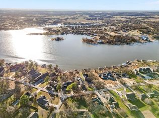 111 Longhorn Dr, Lake Kiowa, TX 76240