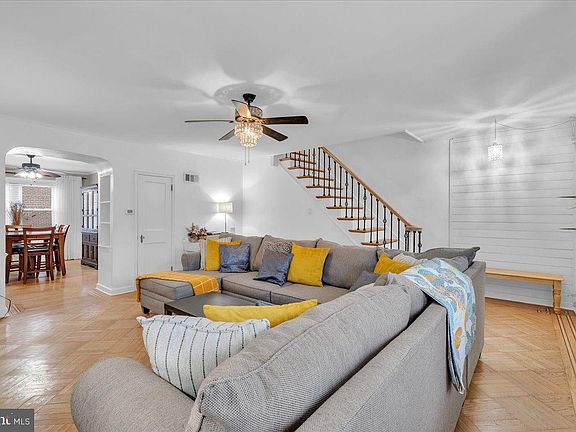 3rd image of 1228 Devereaux Ave