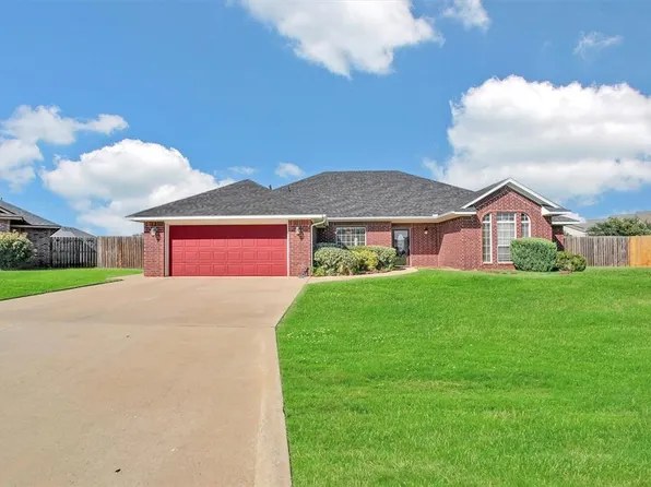 1817 Hunter Pointe Cir, Altus, OK 73521