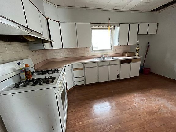 2nd image of 41 Humber Ave