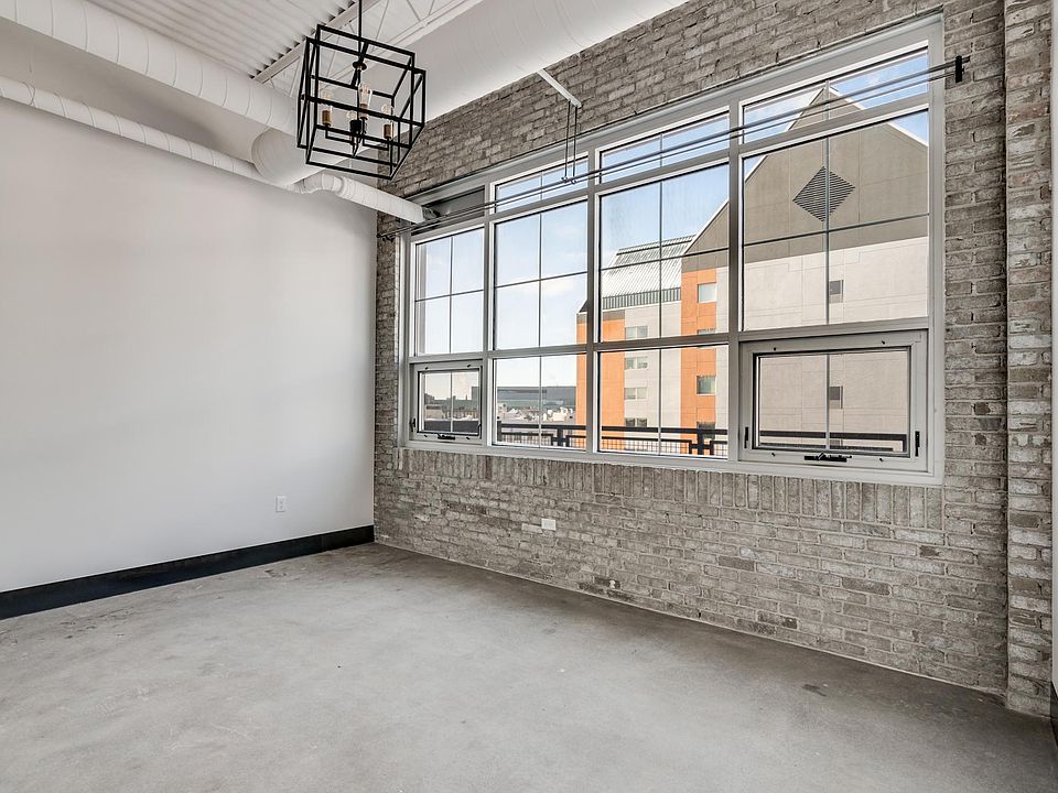 1st image of 150 26th Ave SE #614