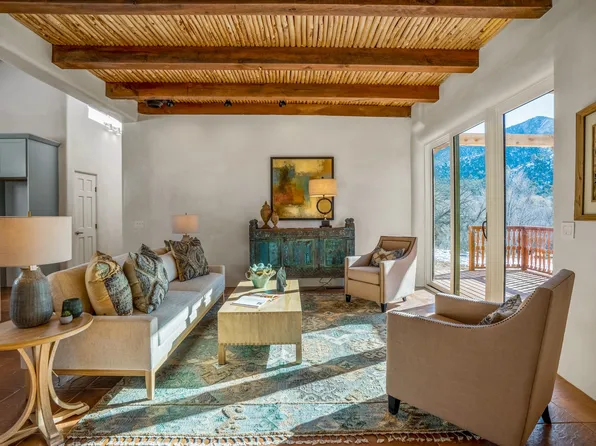1598 Cerro Gordo Rd, Santa Fe, NM 87501