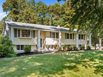 16 Woodland Way, Whitehouse Station, NJ, 08889