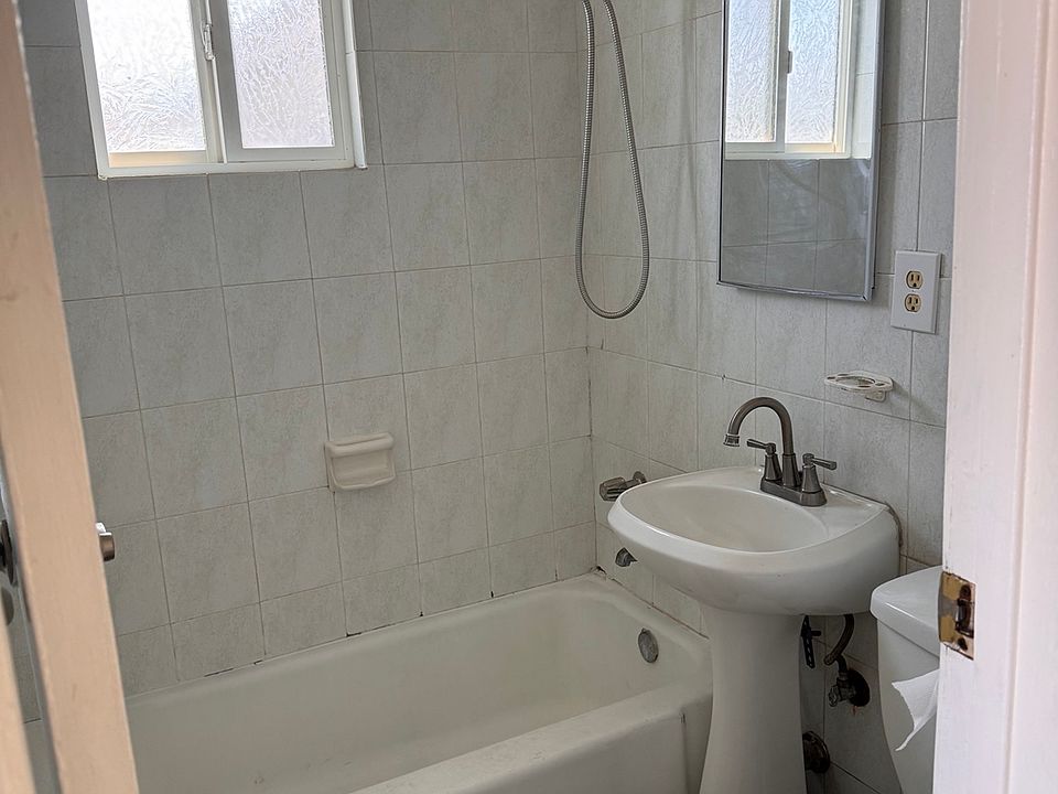 2nd image of 2242 Bryce Rd #1/2