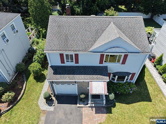 2nd image of 60 Beech St