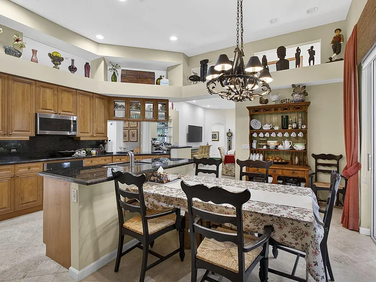 10880 Northgreen Dr — Photo 9