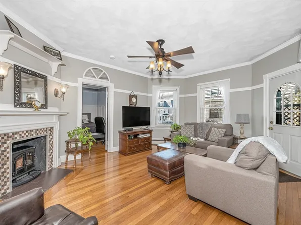 40 Huntington St #A, Lowell, MA 01852