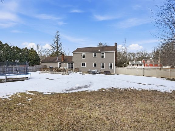 3rd image of 1173 E Mountain Rd