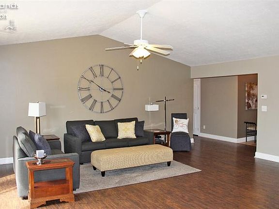3rd image of 1723 Courtney Ln