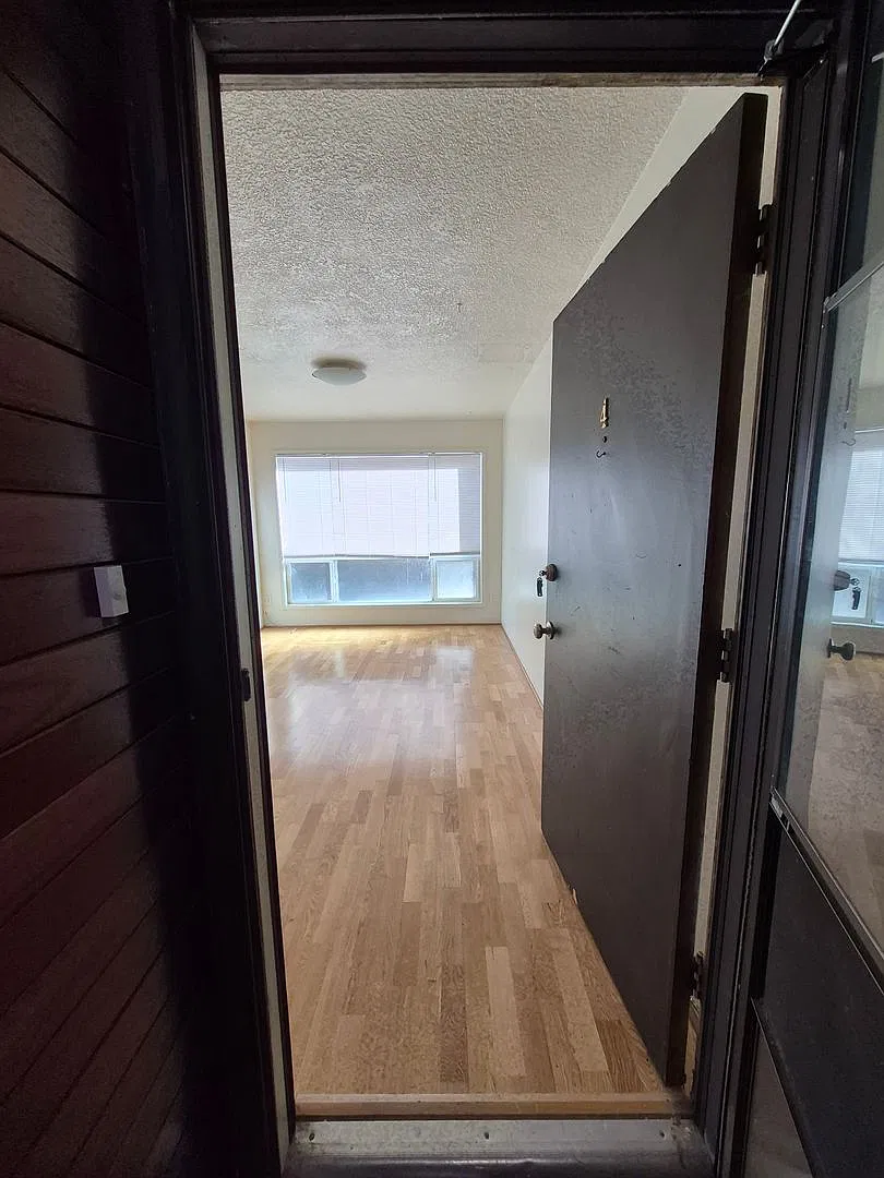 Ladd- Great one bedroom unit — Photo 1