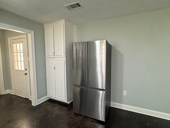 4th image of 43460 Brittany St