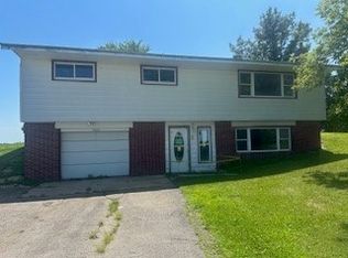 7902 Wieneke Cir, Cedar Rapids, IA 52404