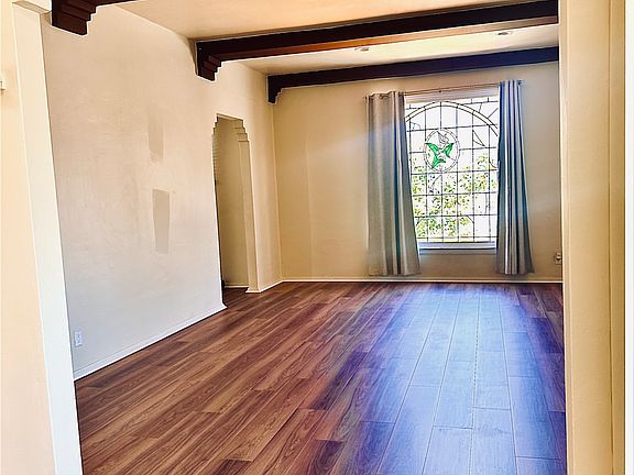 3rd image of 1135 N Stone St #1