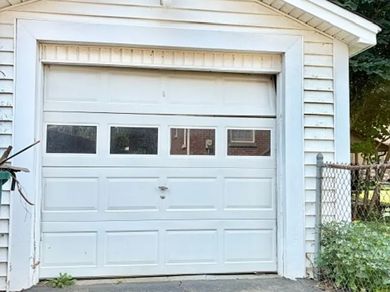 2414 Brighton Dr — Photo 35