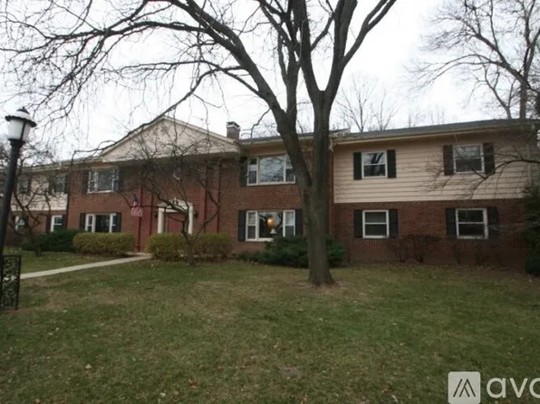 13360 W Bluemound Rd, Elm Grove, WI 53122