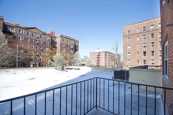 Rented by Rhona Realty | media 34