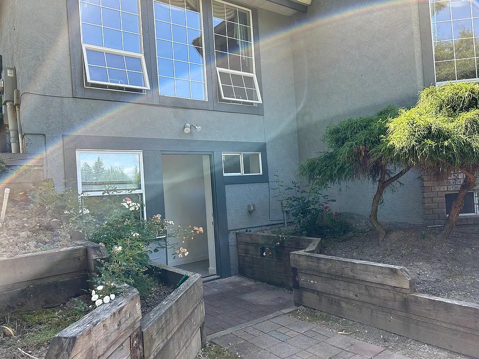 Northcrest Dr