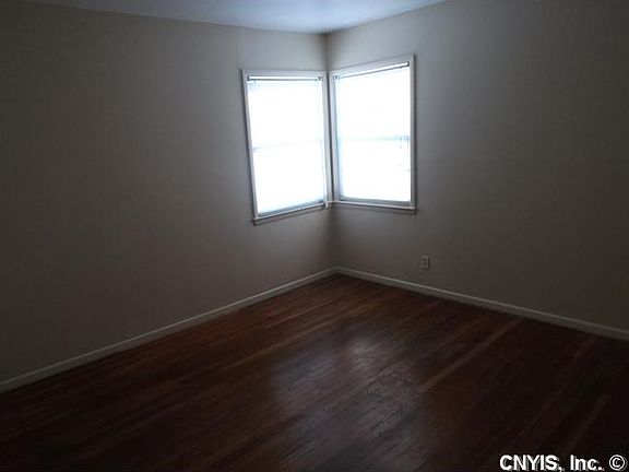 5th image of 201 Dawes Ave